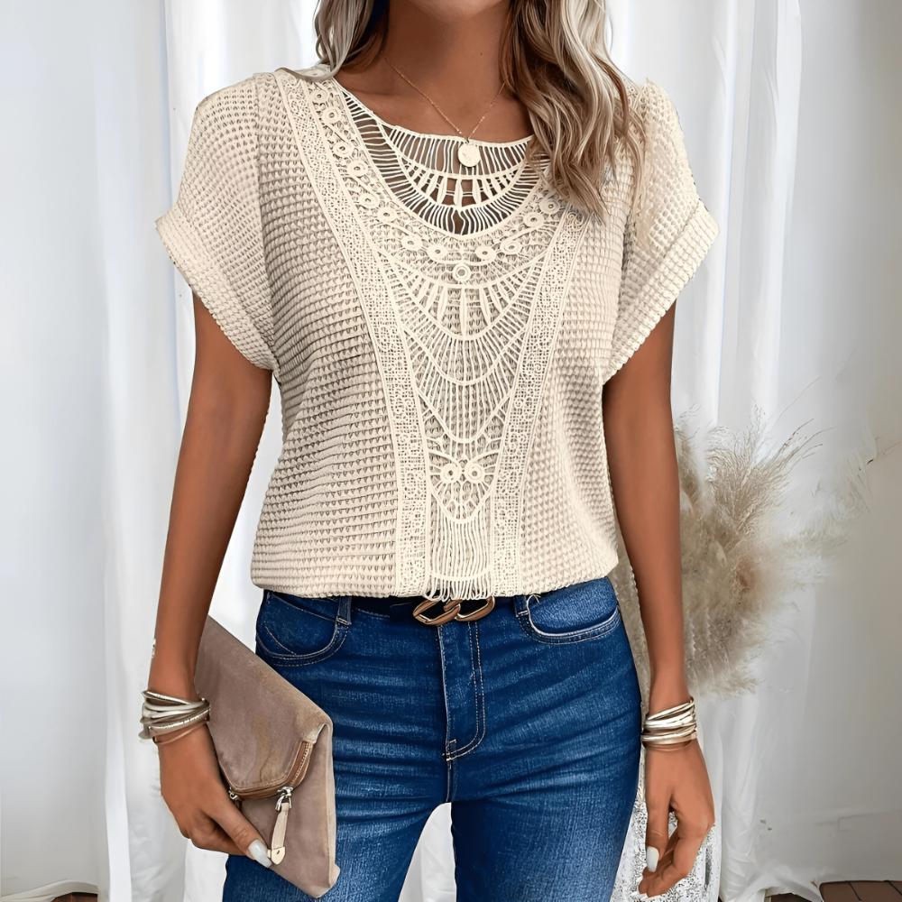 Iwona – Elegancka Bluzka z Koronką