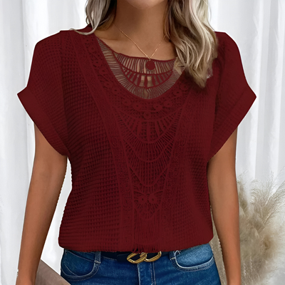 Iwona – Elegancka Bluzka z Koronką